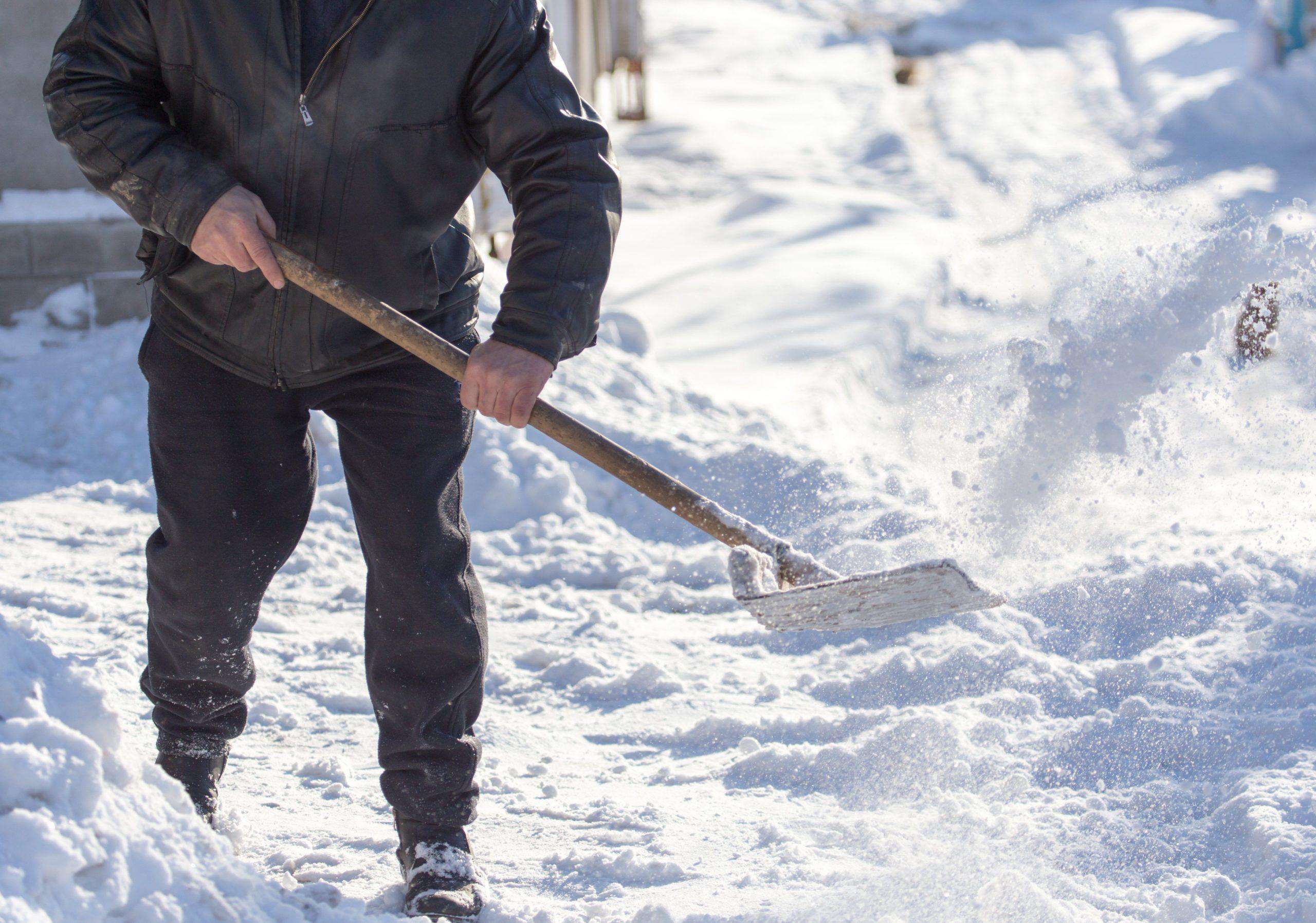 Shovel snow scaled