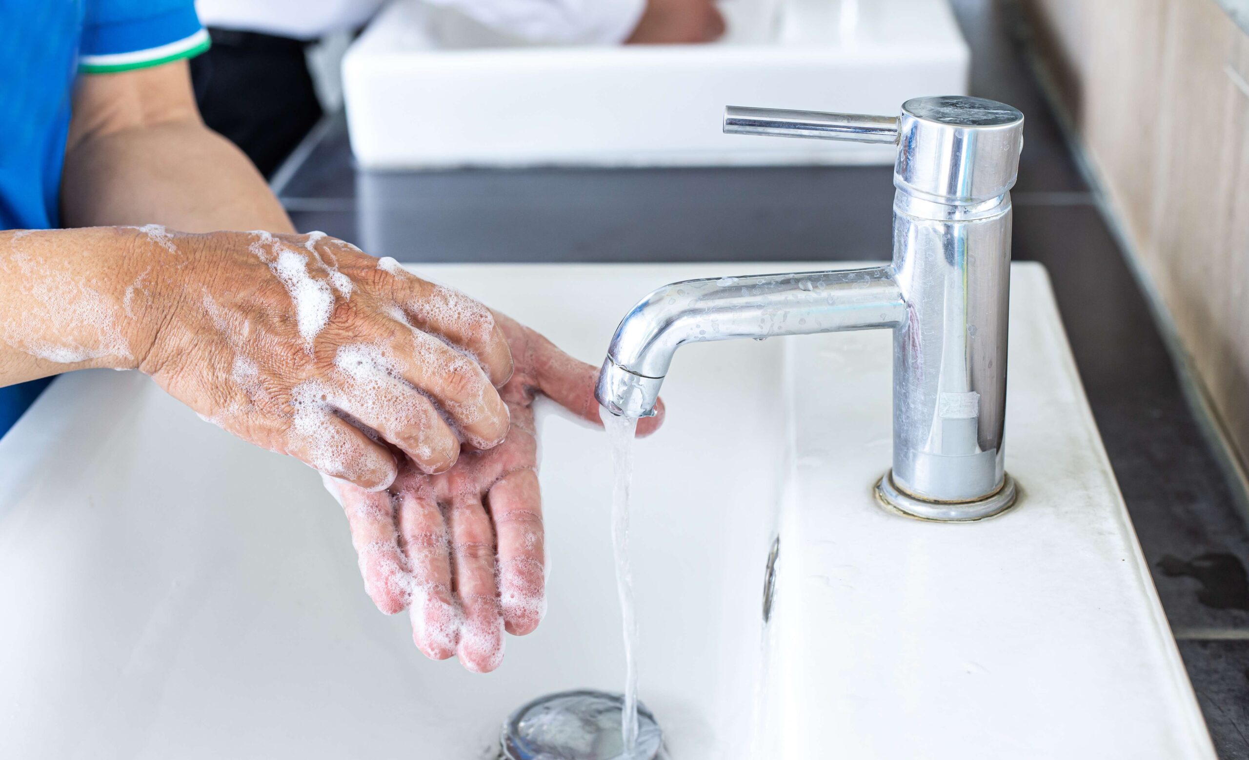 What are signs of poor hygiene?